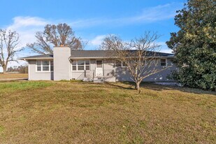 111 Rodgers Rd in Seneca, SC - Building Photo