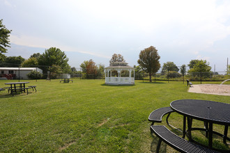 Lakewood Estates in Davenport, IA - Building Photo - Building Photo