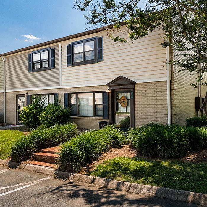 Gardens At Country Club in Winston-Salem, NC - Foto de edificio