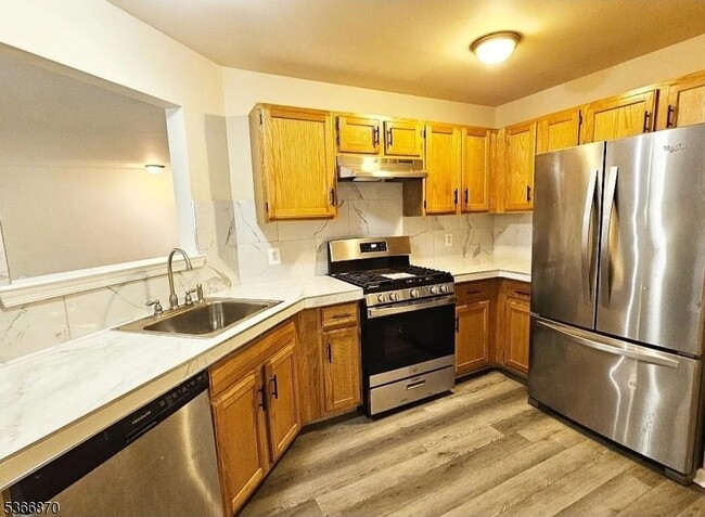 906 Rhoads Dr in Montgomery, NJ - Building Photo - Building Photo