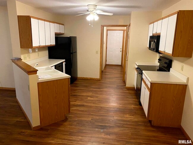 3804 Creek Hill Dr in Bettendorf, IA - Building Photo - Building Photo