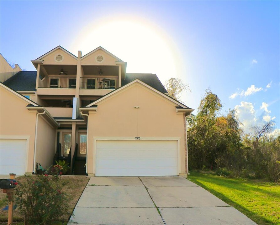 174 Capetown Way in Montgomery, TX - Building Photo