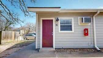 500 Foch St, Unit 3 in Bryan, TX - Building Photo