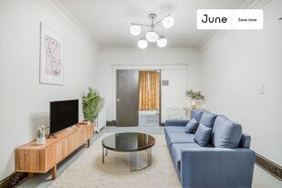 2716 Woodley Pl NW in Washington, DC - Building Photo