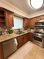 855 Moraga Dr in Los Angeles, CA - Building Photo