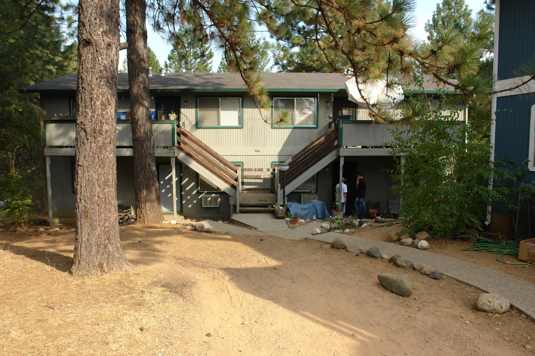 800 in Colfax, CA - Foto de edificio