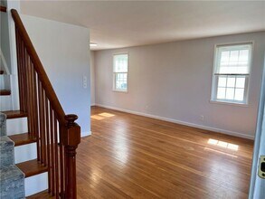 129 Vernon Ave in Middletown, RI - Building Photo - Building Photo