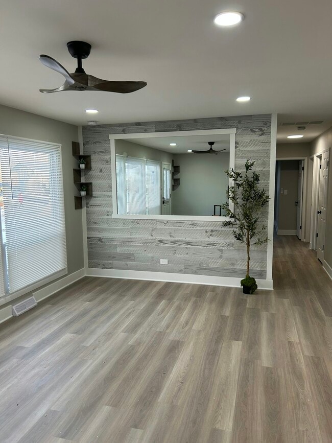 921 Stratford Ln in Mundelein, IL - Building Photo - Building Photo