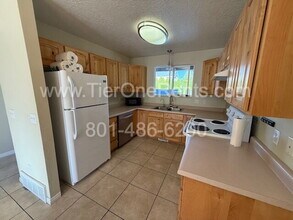 182 W 300 N in Bountiful, UT - Building Photo - Building Photo