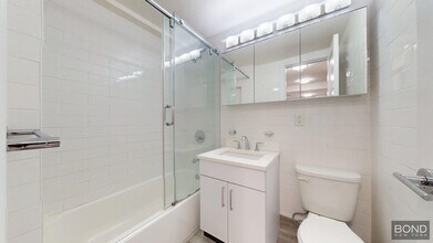 219 E 69th St in New York, NY - Building Photo - Building Photo