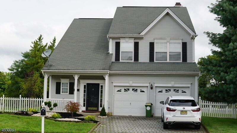 24 Cartier Dr in Franklin Township, NJ - Building Photo