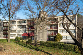 Presidential Park Condominium in Hyattsville, MD - Building Photo - Building Photo