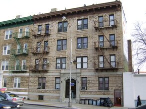 36-11 Steinway St in Long Island City, NY - Building Photo - Building Photo