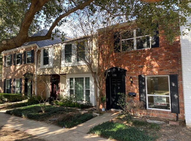 property at 1381 Country Pl Dr