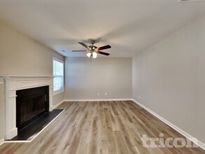 800 Betsy Ross Trail in Hampton, GA - Building Photo - Building Photo