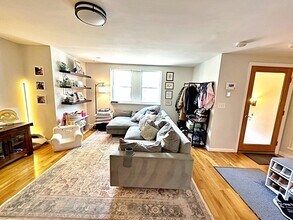 72 Cottage St in Boston, MA - Building Photo - Building Photo