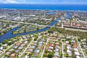 110 Seminole Ln in Boca Raton, FL - Foto de edificio - Building Photo