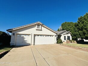 2110 E Enrose Cir in Mesa, AZ - Building Photo - Building Photo