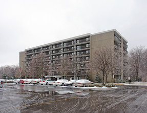 Center Towers in Akron, OH - Building Photo - Building Photo