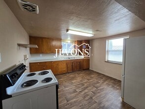 4210 E Hillcrest Dr in Yakima, WA - Building Photo - Building Photo