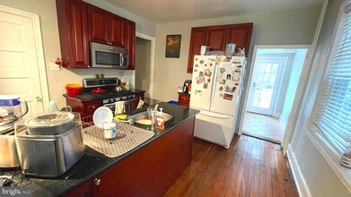253 Roxborough Ave in Philadelphia, PA - Building Photo - Building Photo