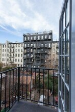 East 5th Street, Unit 1B in New York, NY - Foto de edificio - Building Photo