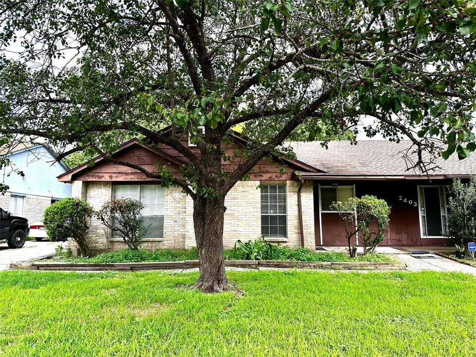 2351 Spring Dusk Dr in Spring, TX - Building Photo