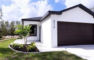 217 Greenbriar Blvd in Lehigh Acres, FL - Building Photo
