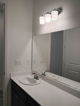 6313 Snow Beauty Wy in Hughson, CA - Building Photo - Building Photo