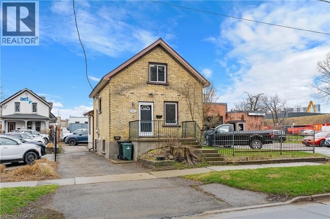 527 Wellington St N in Kitchener, ON - Building Photo - Building Photo