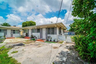 57 SW 51st Ct in Miami, FL - Foto de edificio - Building Photo