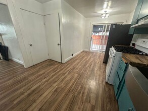 301 Ainsley Ave in Yuba City, CA - Foto de edificio - Building Photo