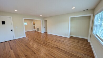 438 NE Century Blvd-Unit -#A in Hillsboro, OR - Building Photo - Building Photo