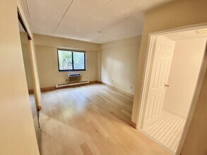 135 Pleasant St, Unit 406 in Brookline, MA - Building Photo - Building Photo