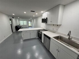 5720 13th Ave N in St. Petersburg, FL - Building Photo