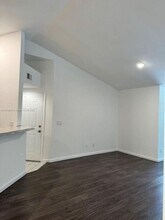 12430 Vista Isles Dr, Unit 13 in Plantation, FL - Foto de edificio - Building Photo