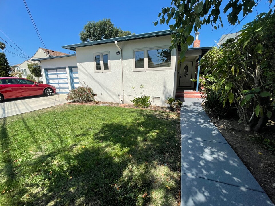 134-136 22nd Ave in San Mateo, CA - Building Photo