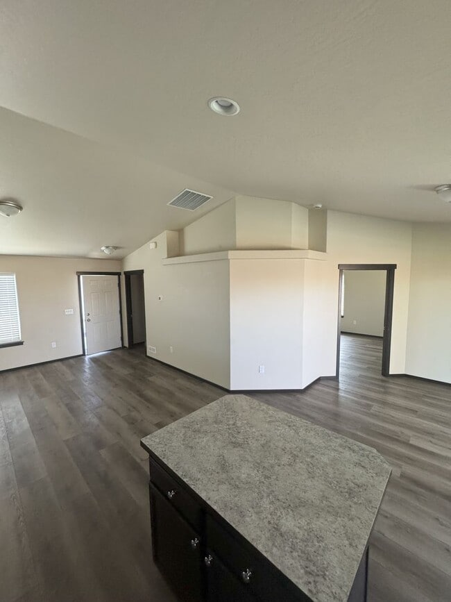363 Cardinal Pl in Umatilla, OR - Building Photo - Building Photo
