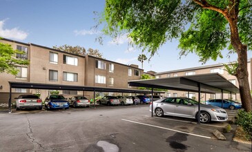 Capitol Manor Apartments in Sacramento, CA - Building Photo - Building Photo