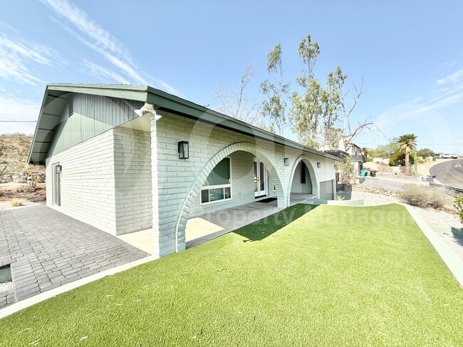 1701 E Camino del Santo in Phoenix, AZ - Building Photo - Building Photo
