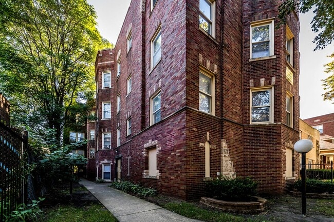 7939 S Dobson Ave Chicago, IL 60619