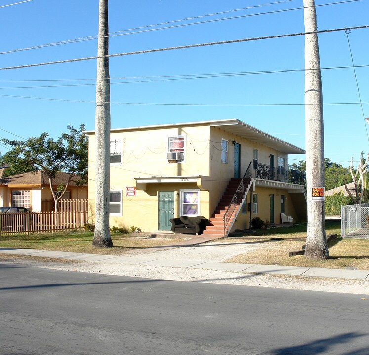 328 NW 2nd Ave in Homestead, FL - Foto de edificio