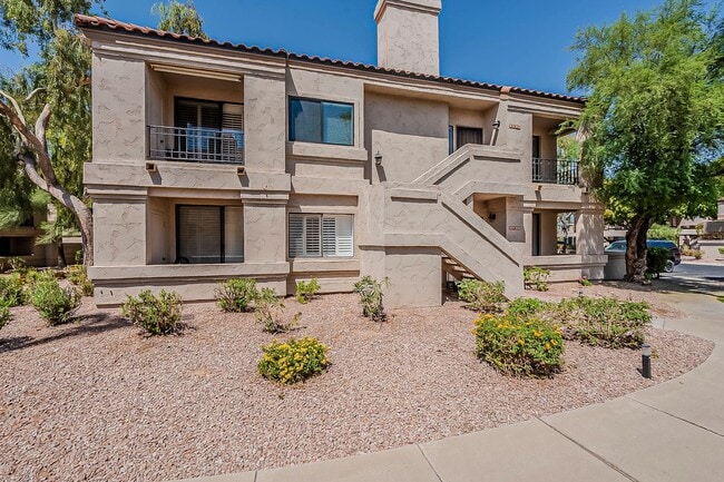 property at 9708-9708 E Vía Linda