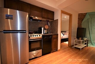 1689 Beacon St, Unit 4 in Brookline, MA - Building Photo - Building Photo