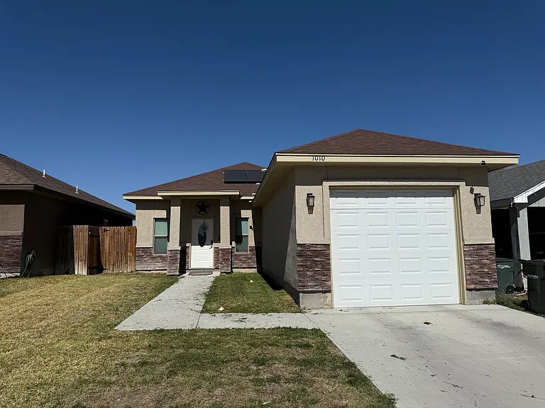 1010 Tesoro Stone in Del Rio, TX - Building Photo