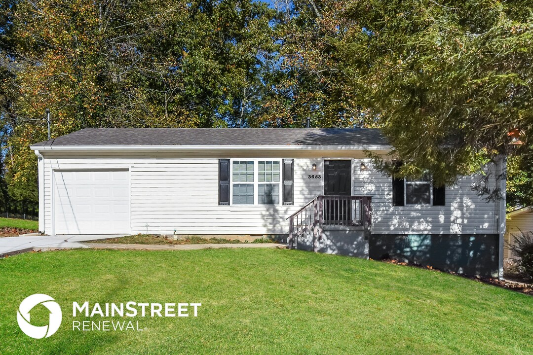 3653 Barrow Pl SW in Atlanta, GA - Building Photo