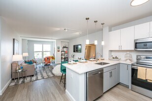 Munroe Place in Quincy, MA - Building Photo