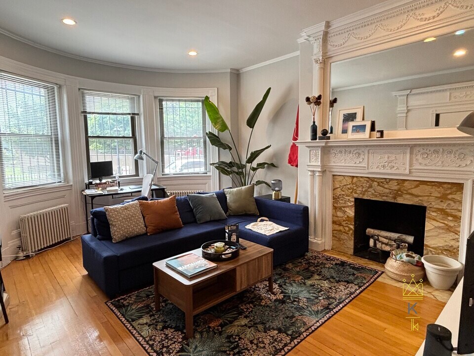 132 St Mary's St in Boston, MA - Building Photo