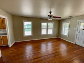 10107 Signal Hill Rd in Austin, TX - Building Photo - Building Photo
