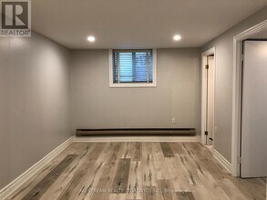 465 Sutherland Dr in Toronto, ON - Building Photo - Building Photo